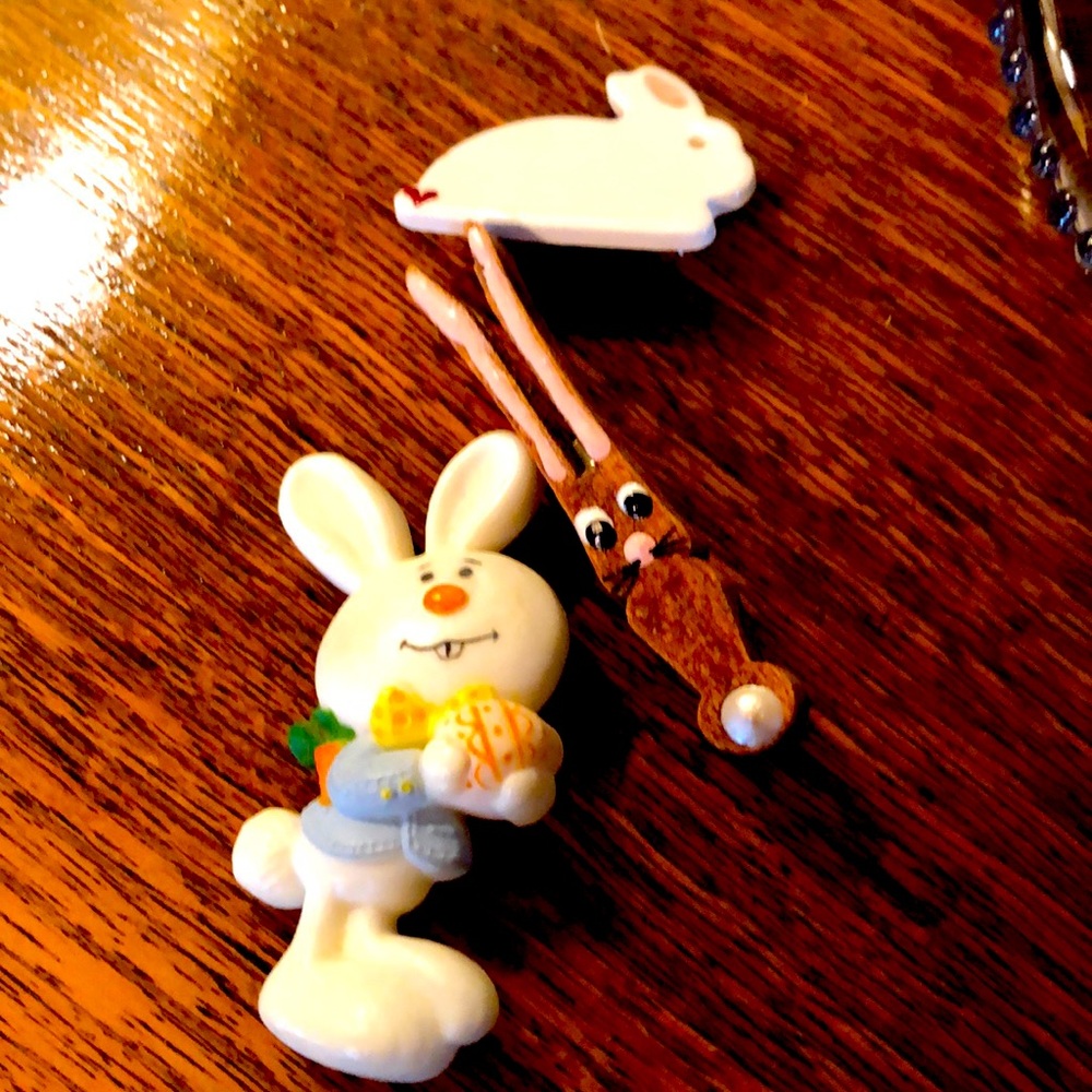 Bunny pins